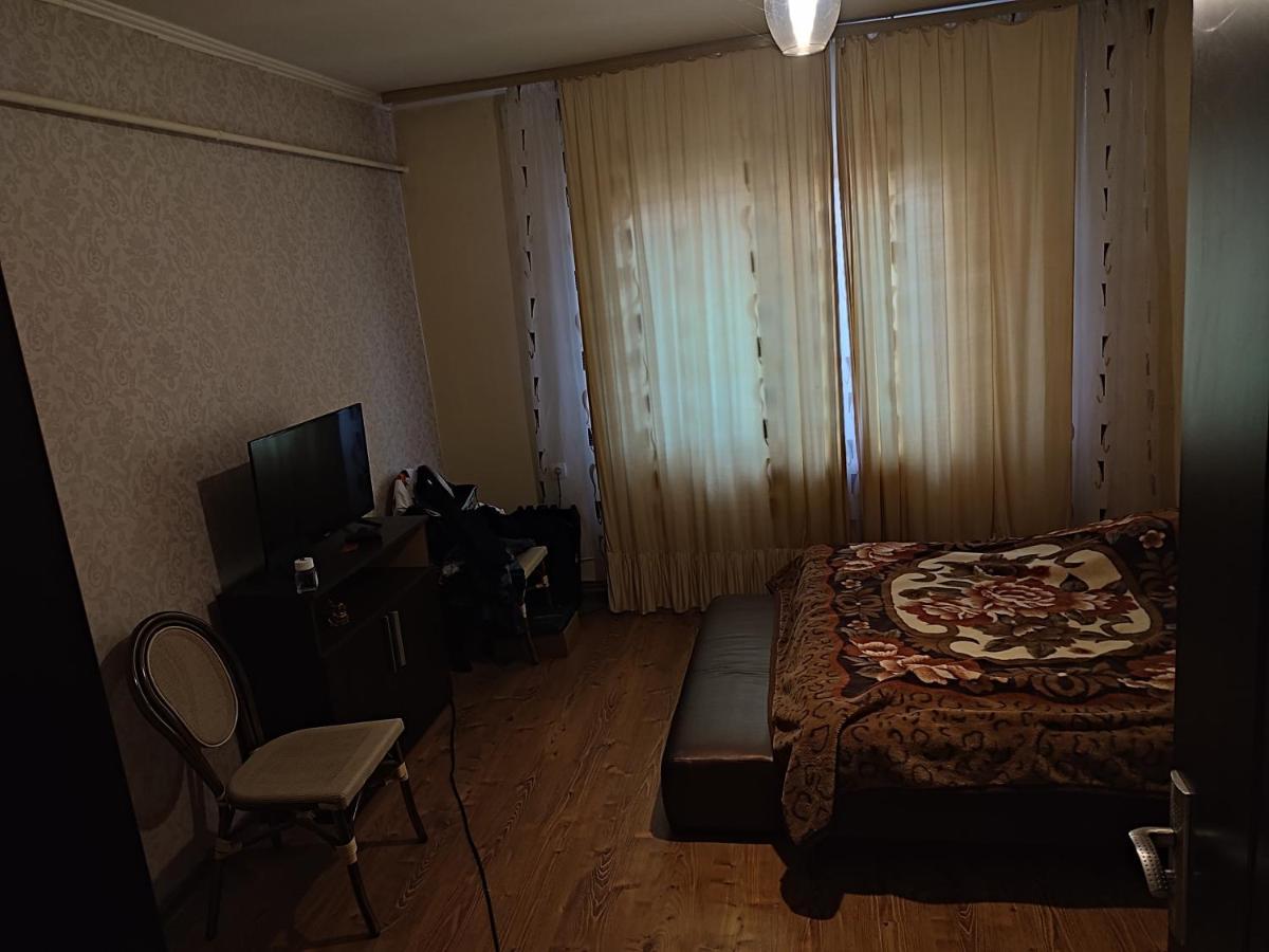 Отель Central House Куртя-де-Арджеш Экстерьер фото