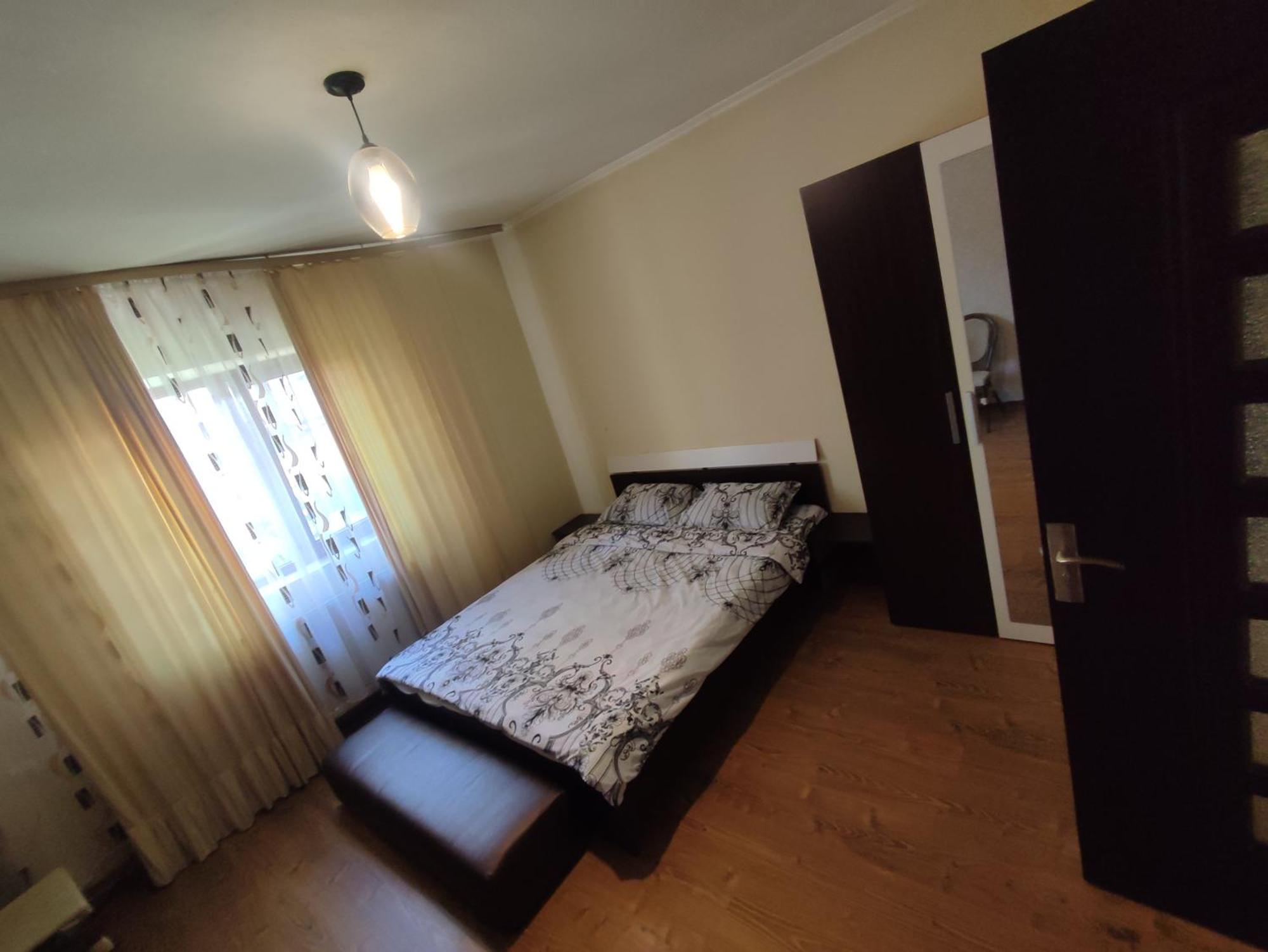 Отель Central House Куртя-де-Арджеш Экстерьер фото